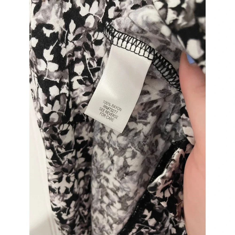 Simply Vera Vera Wang Tank Top Womens S Black Floral Rayon Scoop Neck